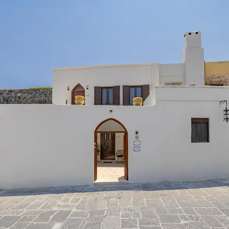 Nikolas Old Town Apartman